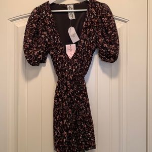 NWT Sadie & Sage floral wrap dress with short puffy sleeves